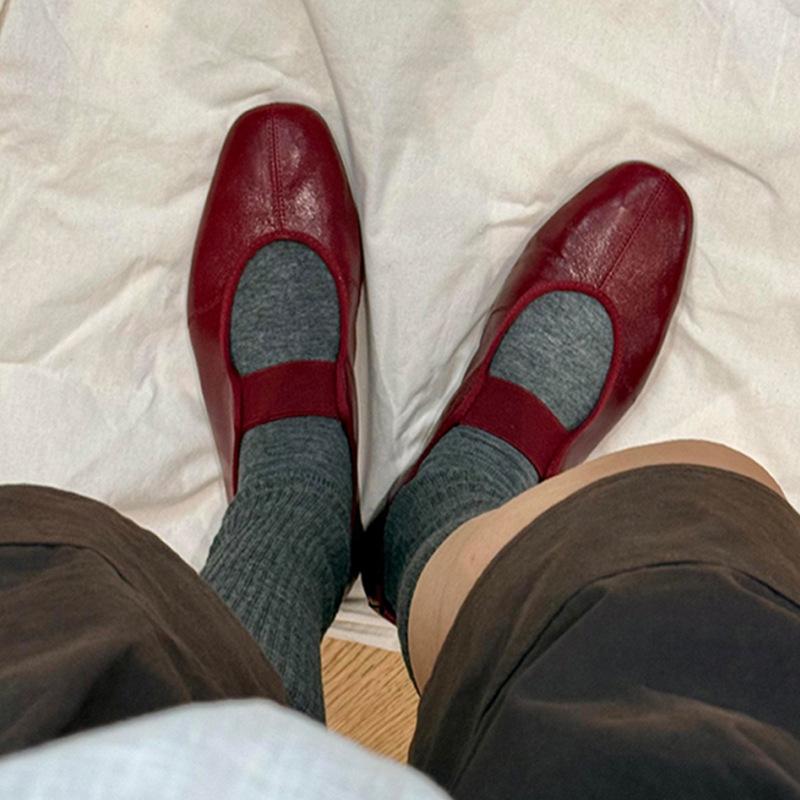 Версия из овчины~ ретро красные туфли-балетки Мэри Джейн с круглым носком 2025 новые туфли-лодочки на плоской подошве с неглубоким вырезом и ремешком с одной пряжкой женские