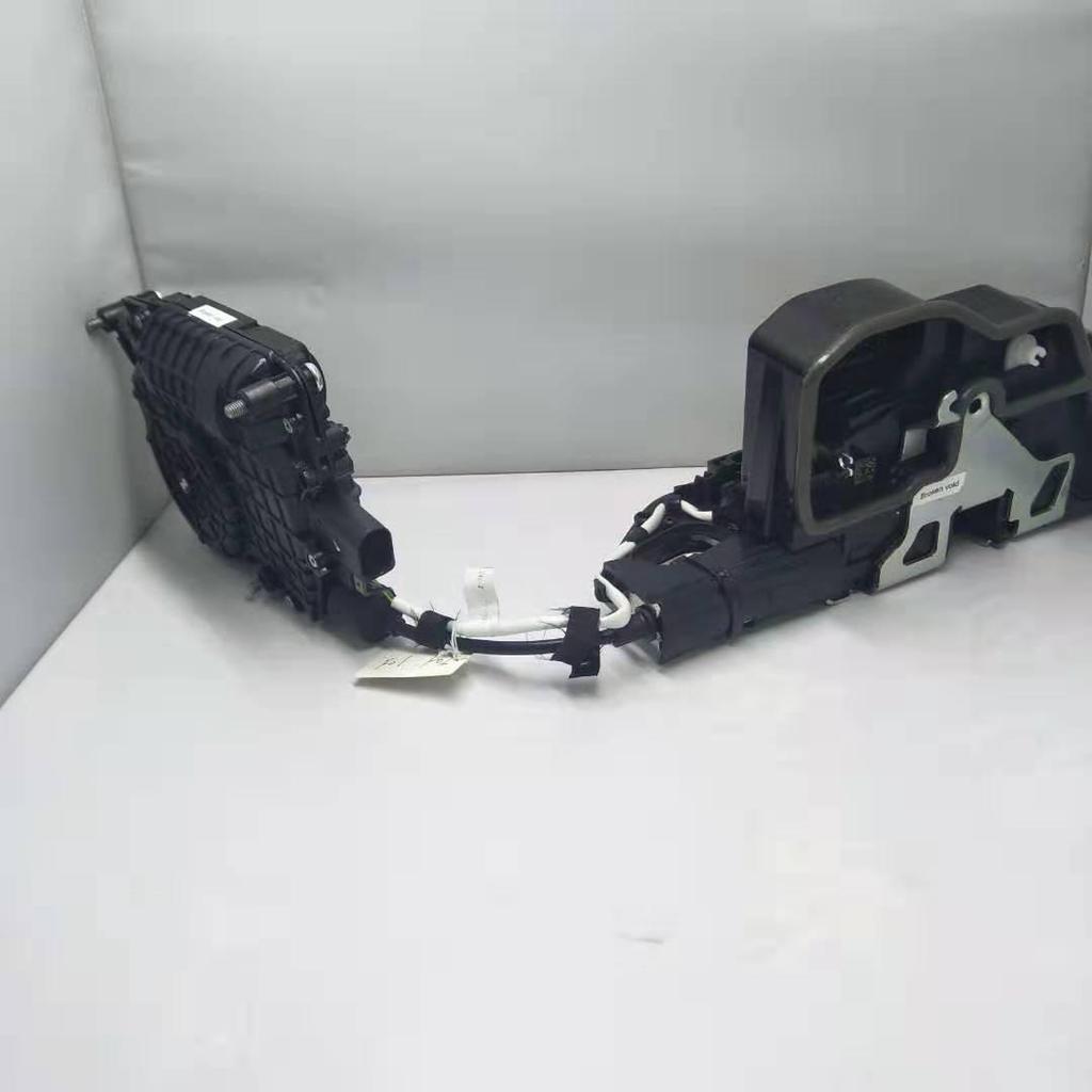 BMW 5 и 7 серии F10/F11/F01/F02 Сборка центрального замка двери, Полный комплект левый и правый