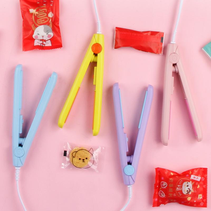 Mini Heat Sealer for Snack Bags Portable Electric Bag Sealing Machine in Pink Plastic Compact 18.7 cm Handheld Tool for Candy Nougat Dried Fruit