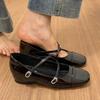 Французские черные маленькие ароматные туфли-лодочки женские 2025 новые универсальные с открытым верхом ретро маленького размера на танкетке Мэри Джейн женские туфли