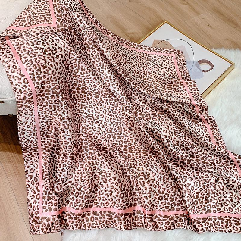 Popular Shawls Europe And America Fashion Bandannas Wild Leopard Print Sunscreen 90X90CM Bandanna Luxury Square Silk Scarves