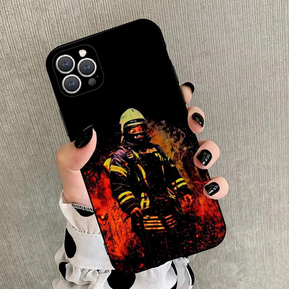 Герои-пожарные Чехол для телефона для iPhone 15,14,13,12,11,Plus,Pro Max,XS,X,XR,SE,Mini,8,7 Мягкий силиконовый Черный чехол