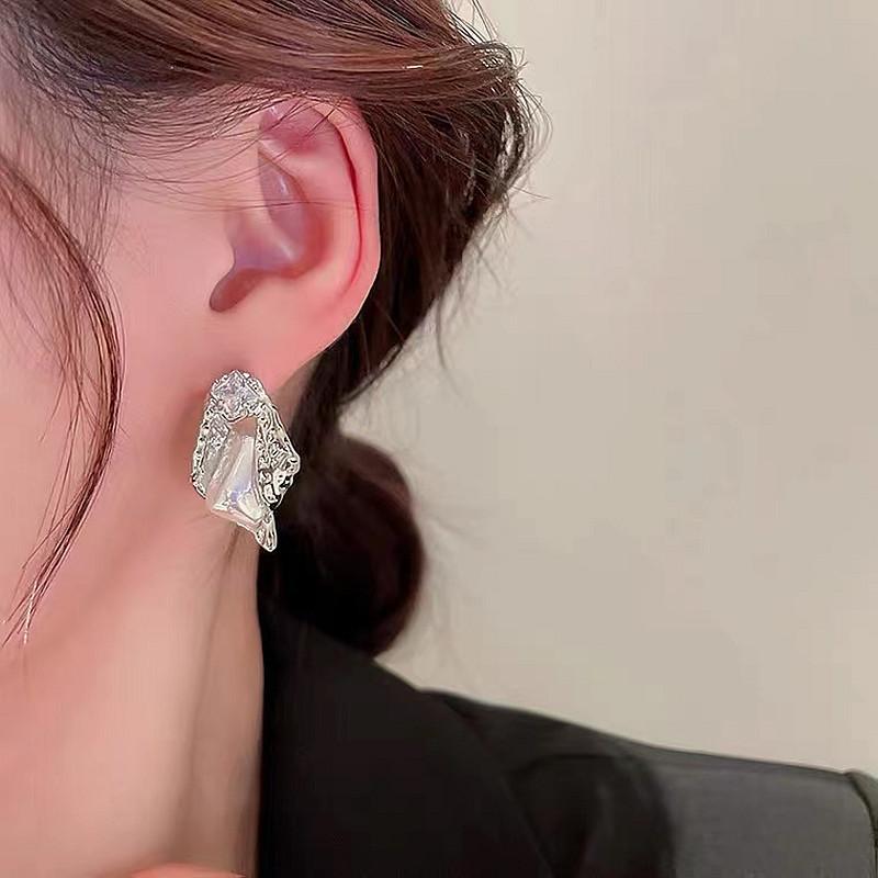 New Style Versatile Irregular Wrinkle Earrings for Women, Light Luxury Design, Earnail Fashion Earrings
