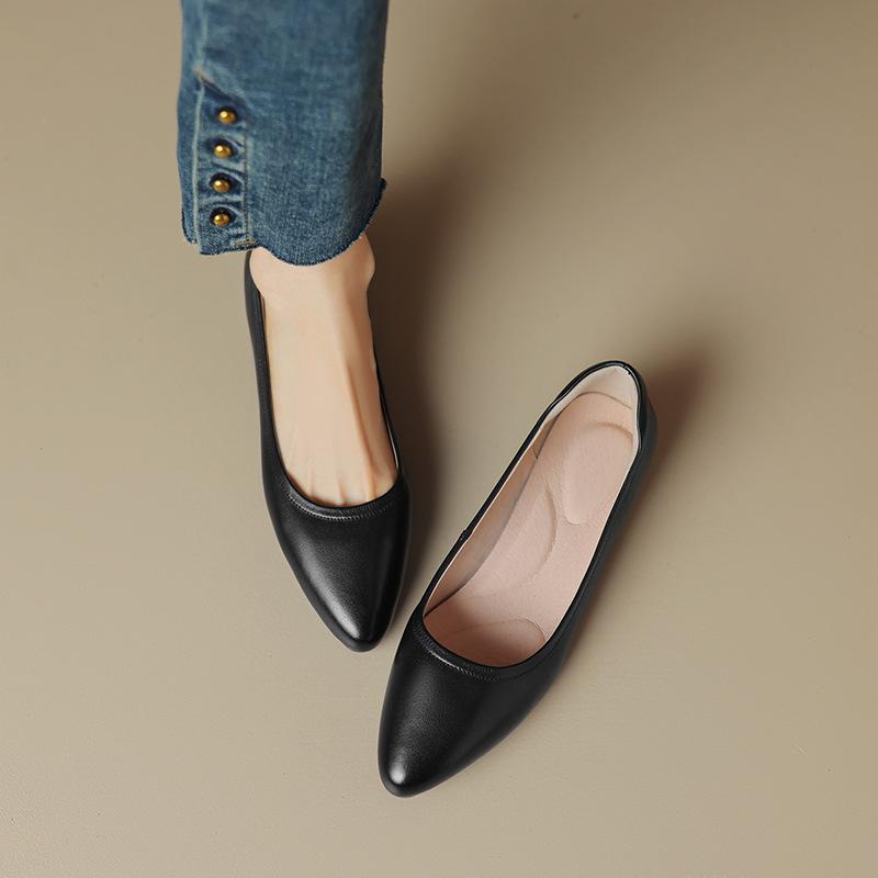 Элегантные темпераментные остроносые туфли на плоской подошве из натуральной кожи, весна 2025, женские туфли на низком среднем каблуке, простые рабочие туфли для поездок на работу