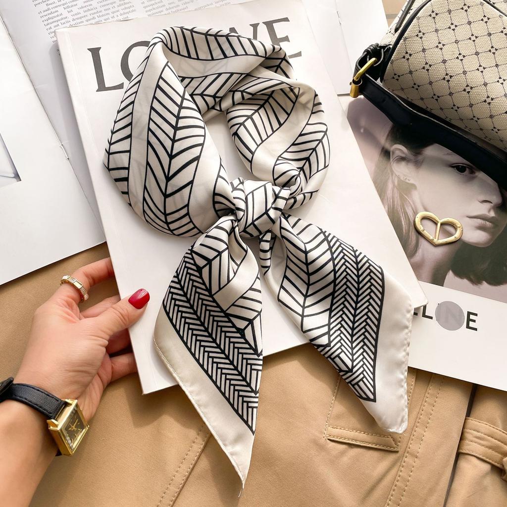 New Luxury Chain Print Imitation Silk Scarves Fashion Style Sunscreen Headcloth Popular Beach Travel Women Square Scarf Hairband