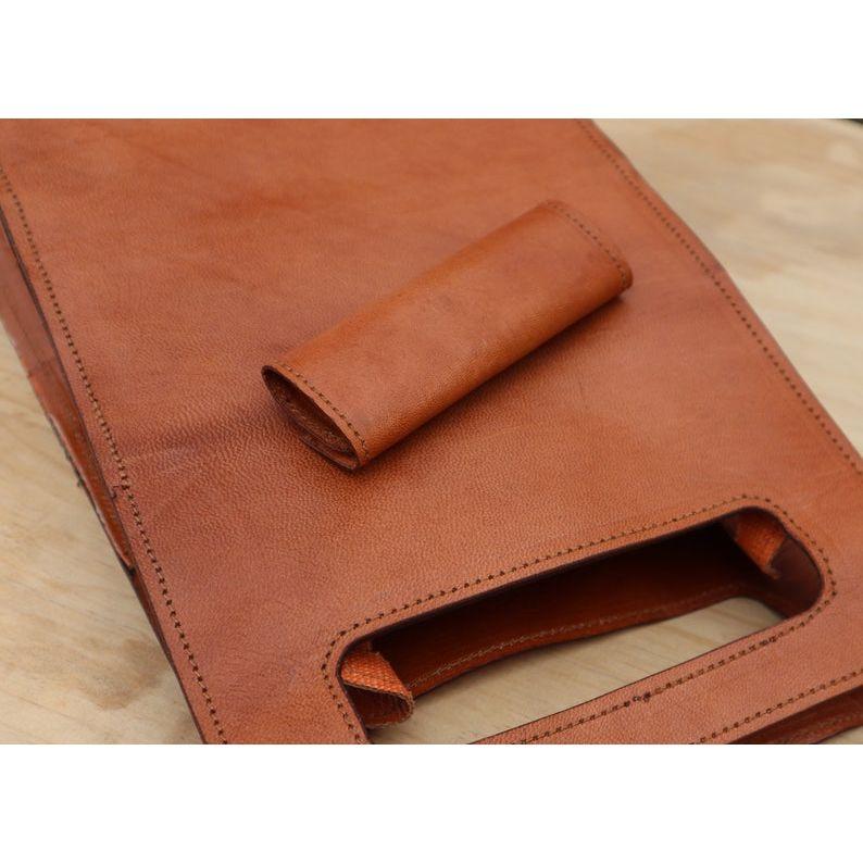 Кожаная переноска для вина: Дорожный чехол на 2 бутылки | Уникальный дизайн | Защитная вставка для бутылок | Ручная работа