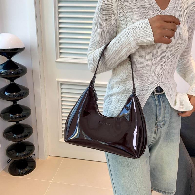 New Fashion Shoulder Bag Oily Spice Girl Explosion High Sense Simple Casual Underarm Bag Crescent Versatile Portable Girl
