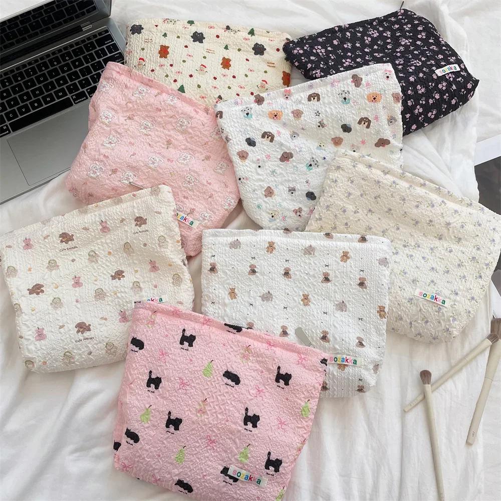 Large Capacity Portable Travel Cosmetic Organizer Wash Bag Embossed Cartoon Cosmetic Bag Women Makeup Bags Skincare Storage Bag