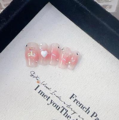 Чисто ручная работа Фототерапия Носимые накладные ногти Медведь Румяна Носимые накладные ногти Готовый продукт Многоразовые наклейки для ногтей