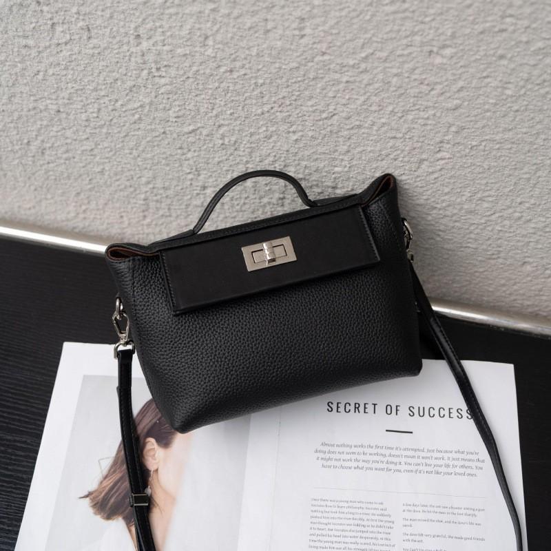 All-matching Retro Design Top-layer Cowhide 2026 Lock-up Fashionable Casual Commuting Portable One-shoulder Cross-body Bag