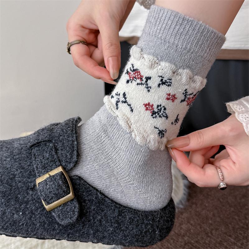 Floral Wool Socks for Women In Autumn and Winter, Thickened and Warm Cashmere Embossed Mid-calf Socks, Trendy Pile Socks for Winter