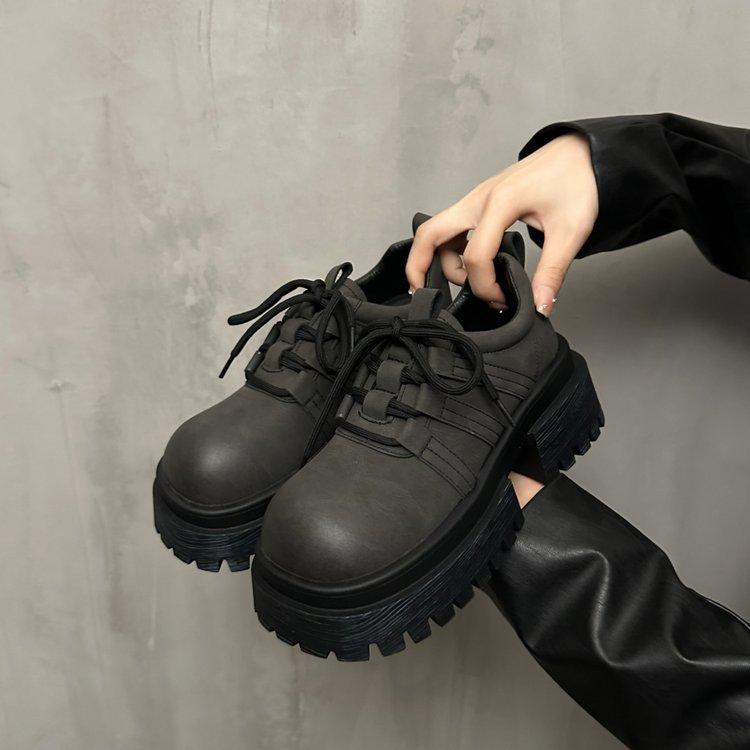 Европейская станция Британский стиль удобные одинарные туфли женские 2025 осень новые на шнуровке универсальные дышащие толстая подошва увеличивающие рост лоферы тренд