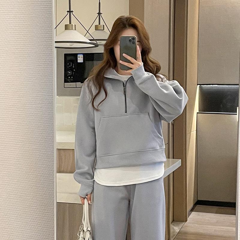 Женская весенняя куртка для йоги с капюшоном и полумолнией - короткая модель