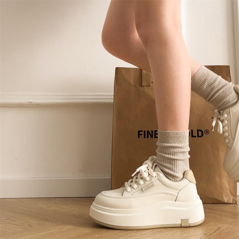 Студенческие белые туфли на платформе для женщин 2025 года, новые весенние и осенние модные универсальные легкие туфли для увеличения роста, спортивные туфли для сноуборда