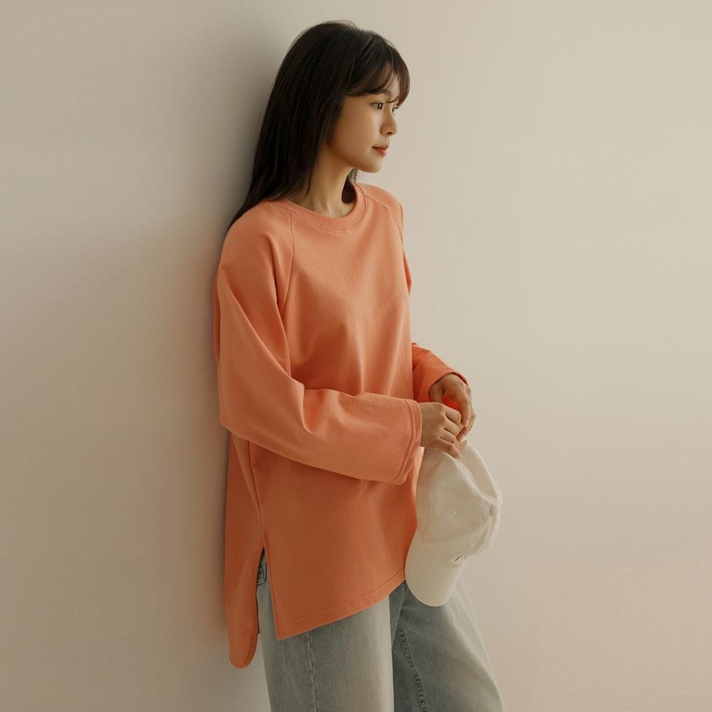 ELYSIA Bdan Raglan Asymmetrical Slit Tee