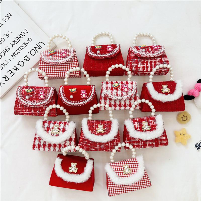 Стильная красная сумка «Милая принцесса» для девочек с мультяшным дизайном, идеально подходящая для новогодних подарков и повседневных приключений.