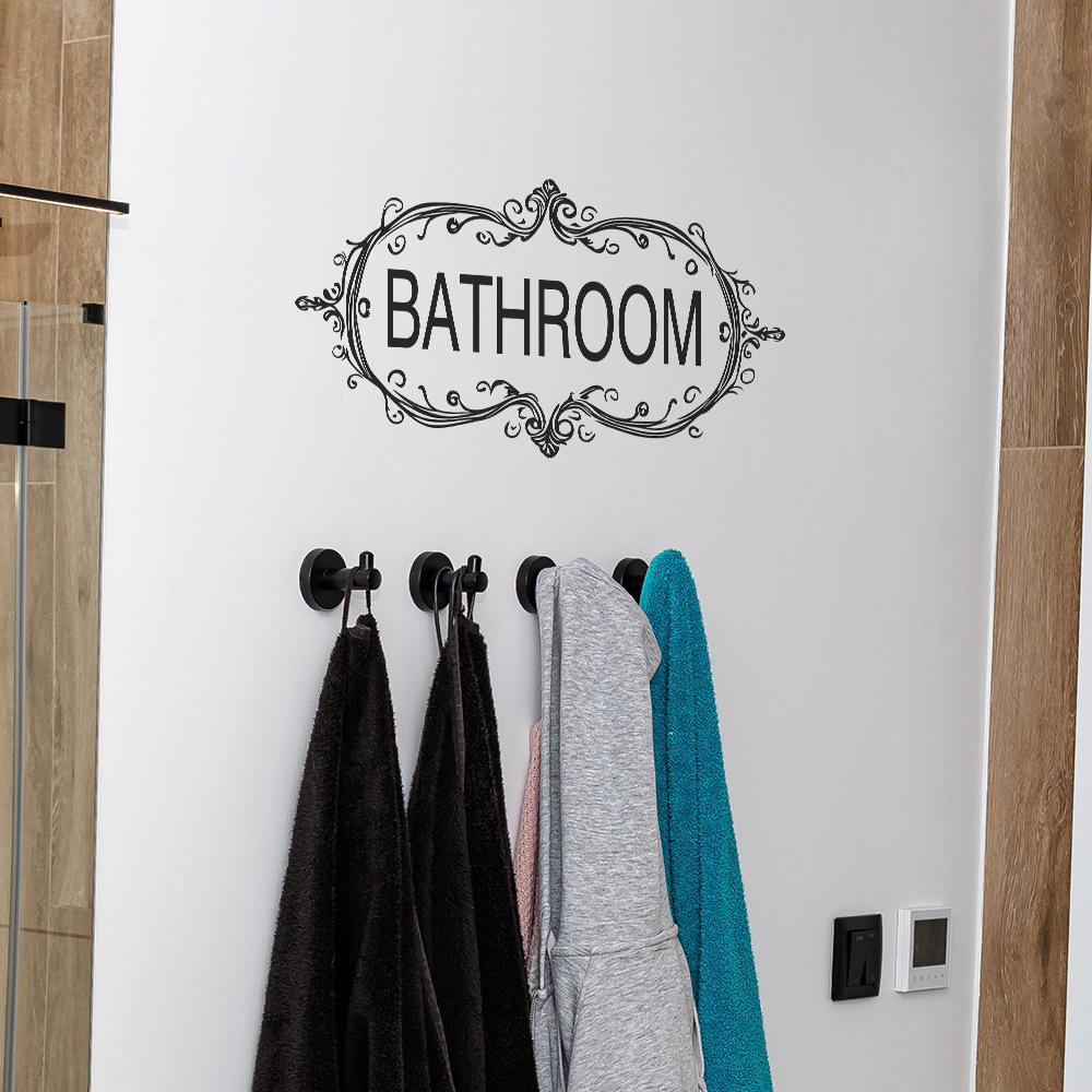 Дверь ванной комнаты с фоновой наклейкой для украшения стены