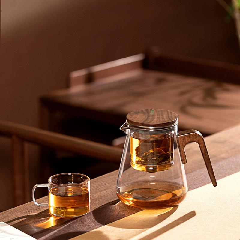 Чайник с магнитной всасыванием и ротационной фильтрацией, 800 мл