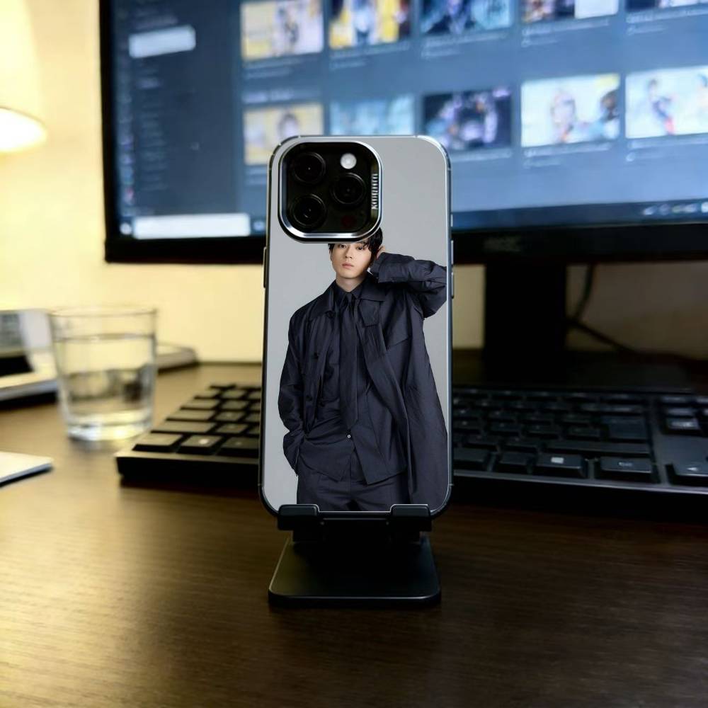 Японский актер М-Маккеню Чехол для телефона iPhone 17,16,15,14,13,12,11 Plus,Pro Max,XS,Цветной Серебряный Покрытие Внутренней Крышки