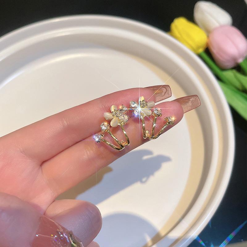 Cat's Eye Stone Flower Earrings New 2024