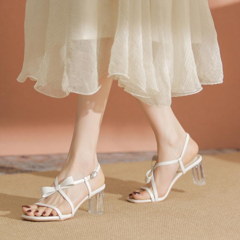 Женские босоножки Temperament 2024 года, летняя новая модная тенденция, элегантные туфли на прозрачном каблуке с бабочкой и римским узлом для улицы, высокие каблуки