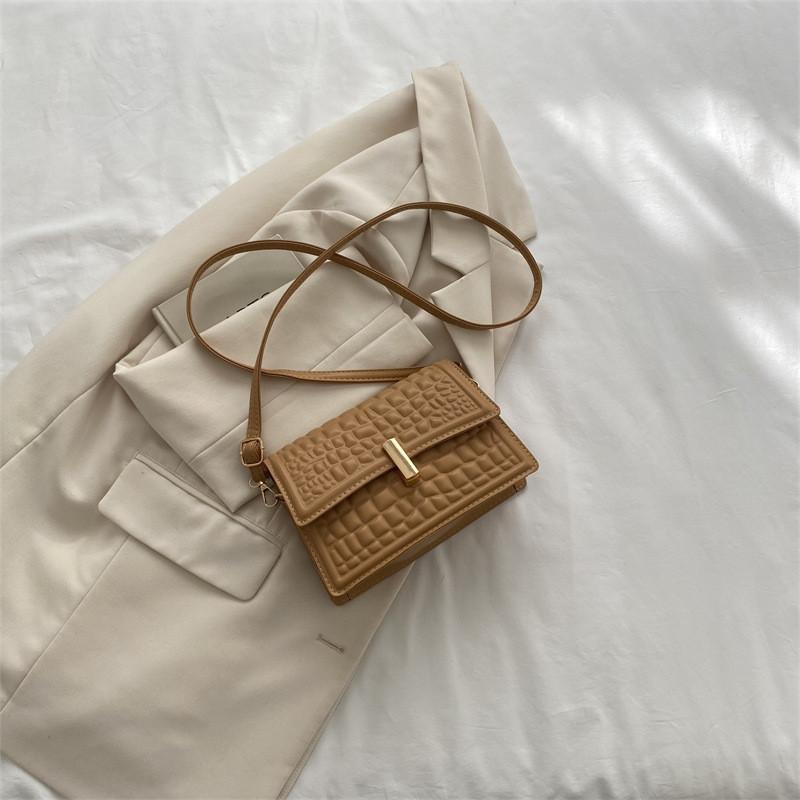 Chic White Retro Square Bag For Women Ideal For Fashionable Street Style And Casual Wear