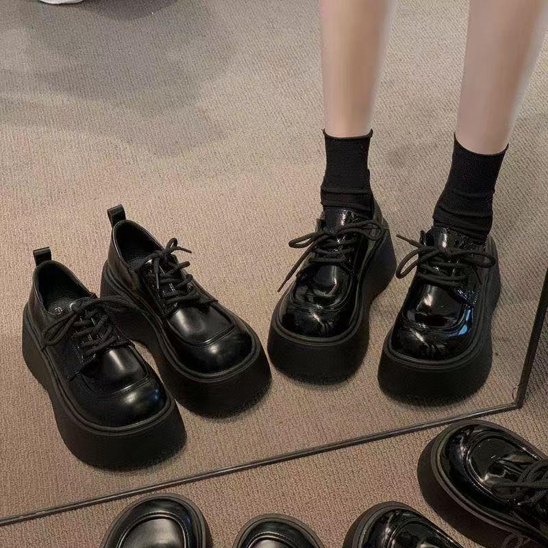Маленькие туфли-муффины на платформе с большой головкой, женские универсальные кожаные туфли британского покроя, увеличивающие рост, одинарные туфли 2024 года, новинка лета