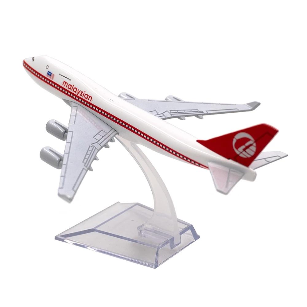 Модель самолета сплав 1:Масштаб 400 16 см для Air Malaysia Red B747 Airlines Boeing 747 Airways Самолеты с подставкой Литой самолет для