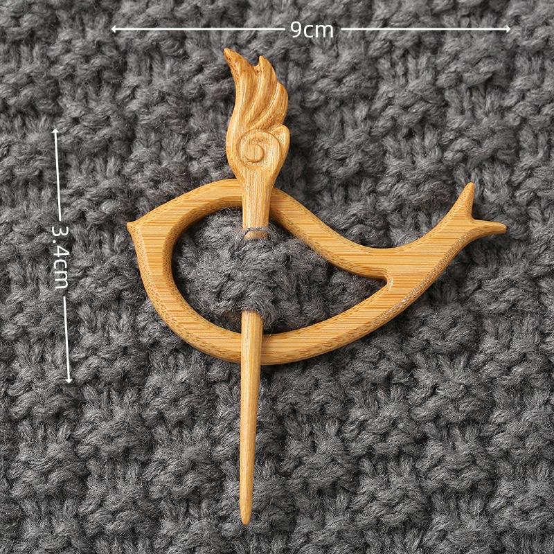 Brooch Pin with Woodenanimal Pattern