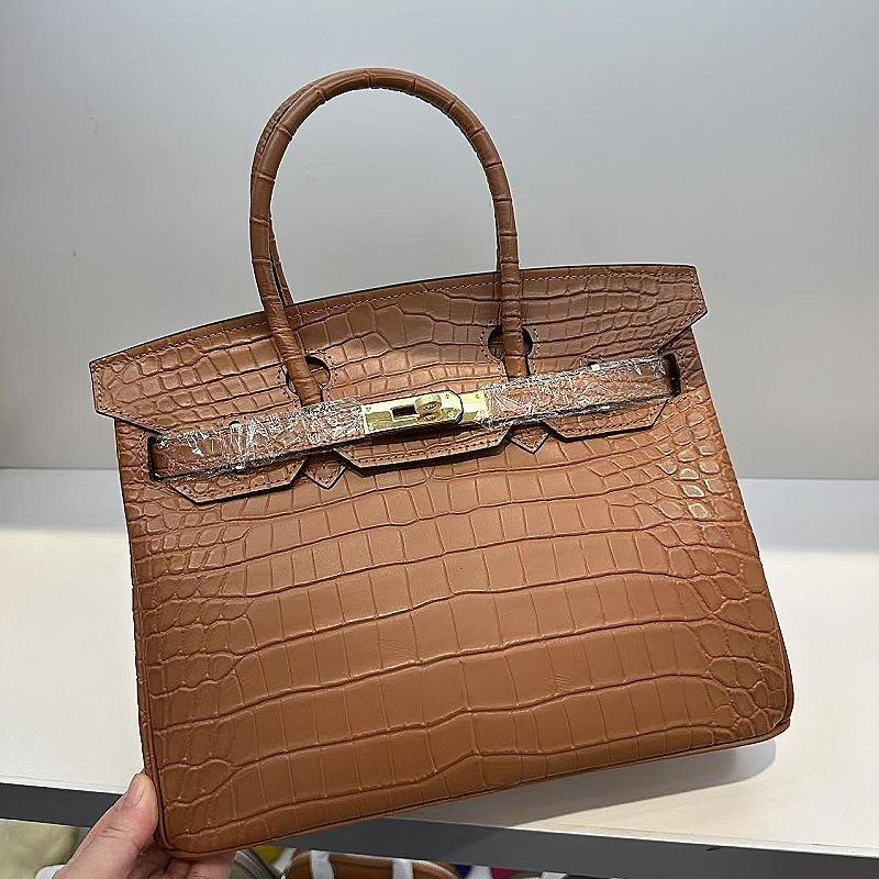 First Layer Cowhide Alligator Pattern Matte Portable Shoulder Messenger Women's Bag Cross-border Premium