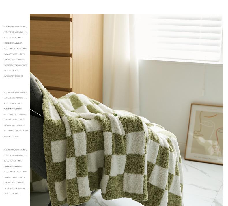 Вязаный плед из бархата в крупную клетку в стиле ретро