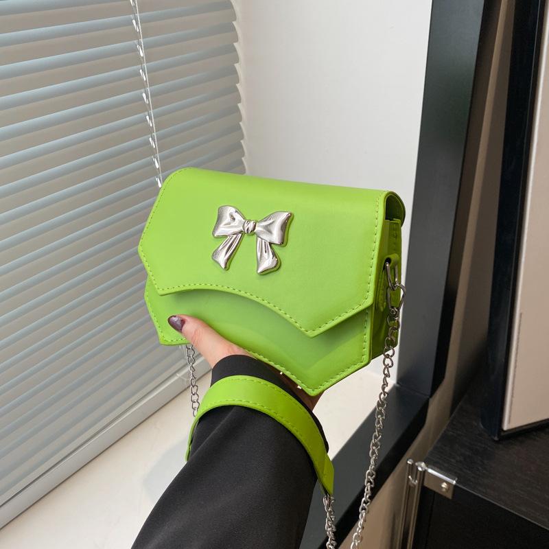 Женская сумка-мессенджер на одно плечо с цепочкой-бантом нежной текстуры, женская весна 2025, новая маленькая квадратная сумка в иностранном стиле для женщин