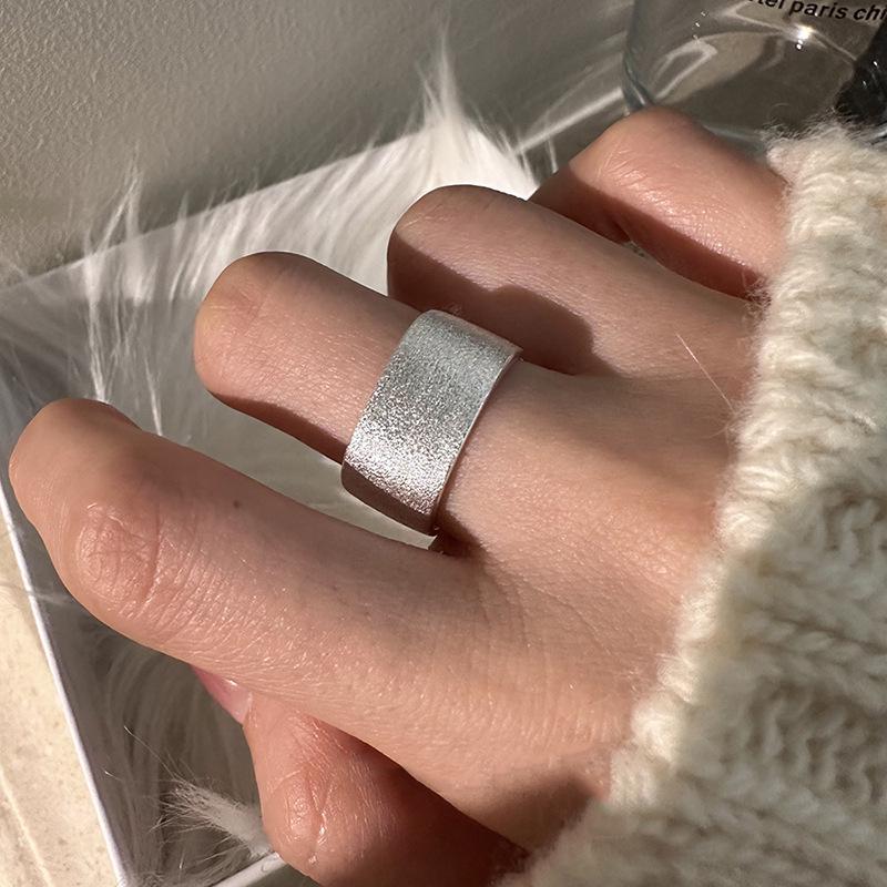 Trendy Minimalist Korean Vintage Stacking Rings for Women - Influencer-Approved Light Luxury Style.