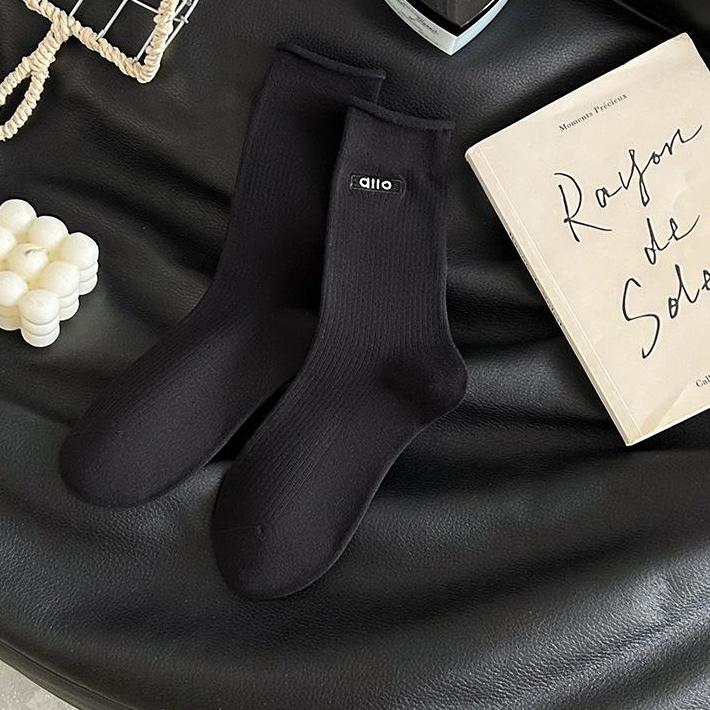 Женские осенние новые однотонные носки-гольфы без косточек с вышивкой букв