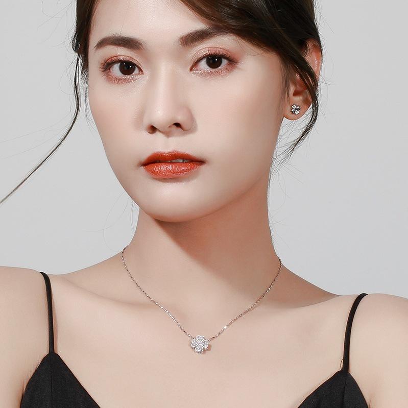 Japanese-Korean Four-Leaf Clover Zircon Pendant Necklace: Women's Simple, Luxury, Versatile Clavicle Chain with Cold Aesthetic.
