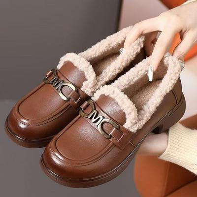 2025 зима новая кожаная обувь с мехом удобные и теплые лоферы круглый носок низкий каблук большой размер металлическое украшение женские
