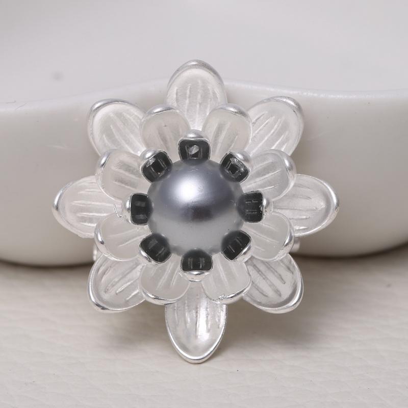 New Multi -Petal Pearl Brooch Fashion Exquisite Female Jewelry Brooch Clothing Decoration Accessories Party Brooch Gift