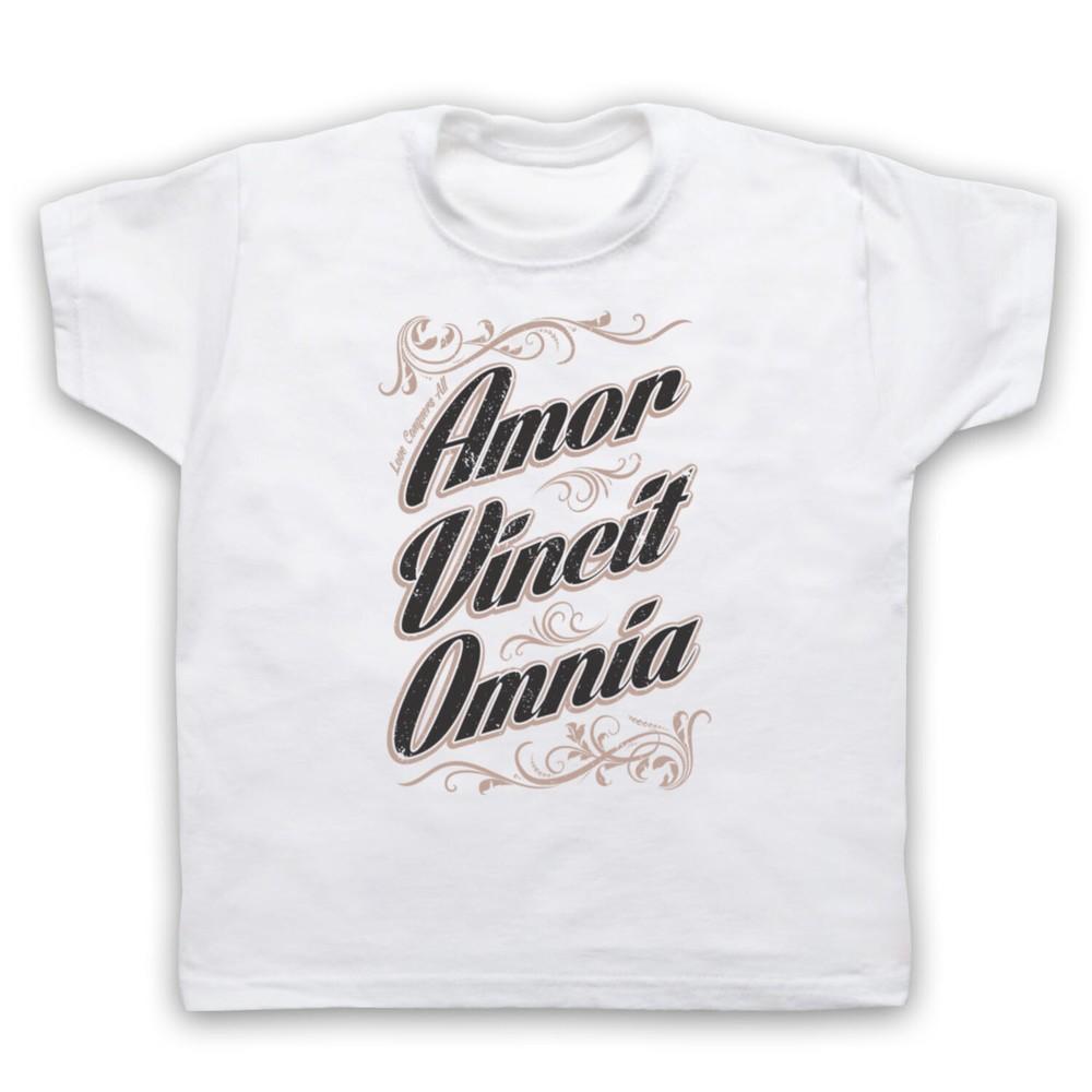 Amor Vincit Omnia Любовь Побеждает Все Латинская Фраза Детская Футболка