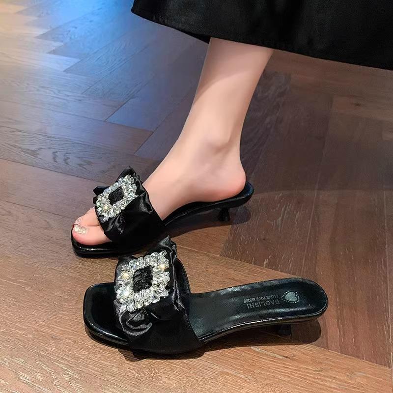 2025 новые французские шлепанцы с квадратным носком женские летние модные на каблуке шлепанцы на перемычке ощущение высокого класса с юбкой крутые шлепанцы