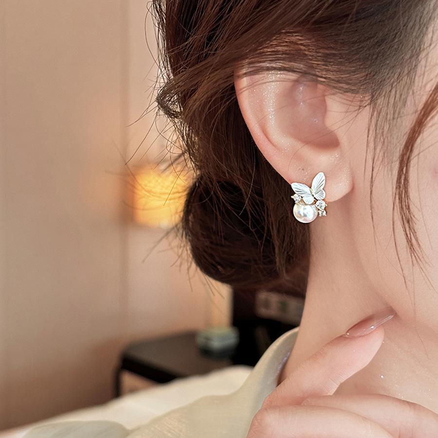 Oil Drop Butterfly Pearl Stud Earrings French Niche High-end Earrings Light Luxury Fashion Temperament Earrings Women