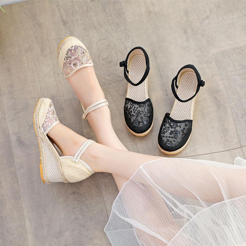 Универсальные женские летние босоножки на танкетке: Туфли на высоком каблуке с ремешком, закрытым носком, дышащей сеткой и шнуровкой с пряжкой.