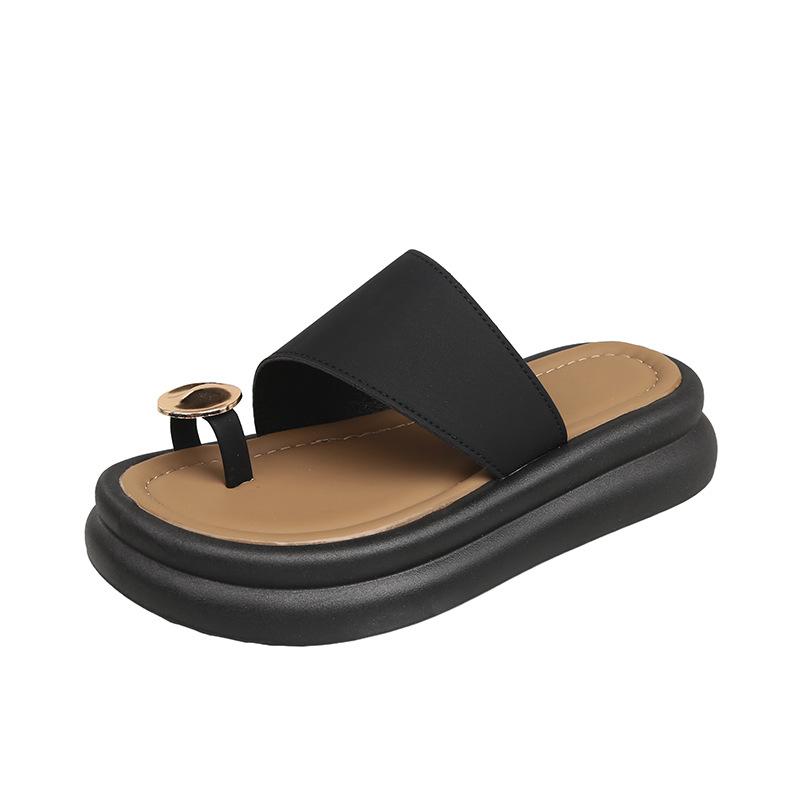 Модные уличные тапочки женские лето 2025 новинка корейская версия закрытый носок большая металлическая пряжка толстая подошва пляжные крутые тапочки женские