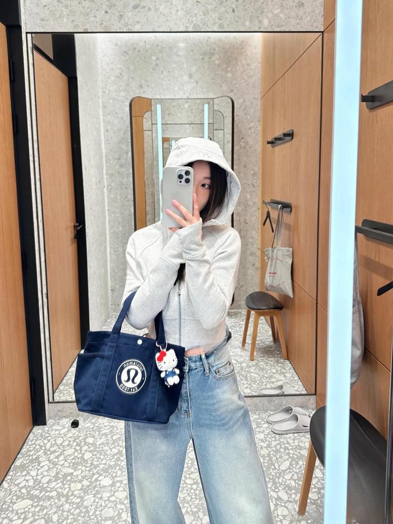 2025 Женская холщовая сумка-тоут большой вместимости с водоотталкивающим покрытием и множеством карманов, 6,5 л, спортивный стиль