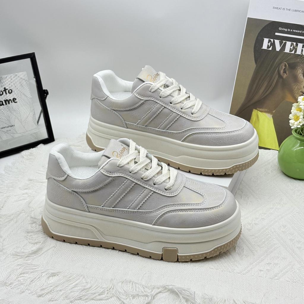 Platform White Shoes Women's 2025 Spring New Casual Sports Shoes Retro Versatile Small Height Increase Popular Board Shoes