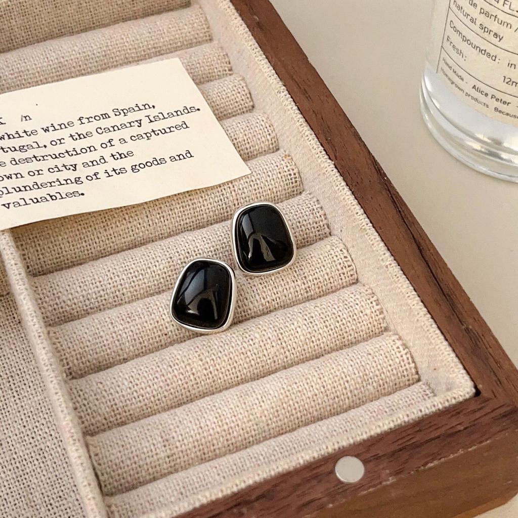 Yinruitai Exaggerated S925 Sterling Silver Black Stud Earrings – Elegant, Unique High-End Design