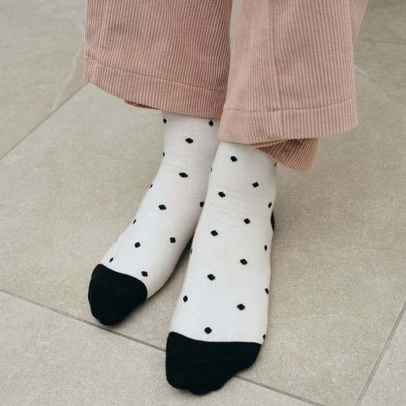 LOEIL Basic Dot Socks - Ivory