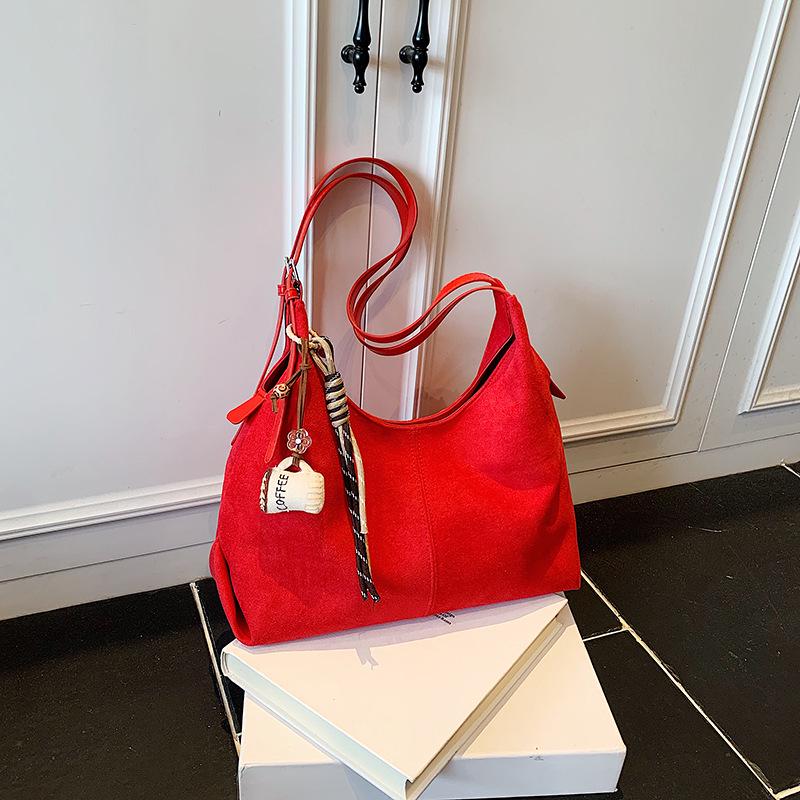 Стильная замшевая сумка-тоут на одно плечо в стиле ретро: Универсальная сумка-мессенджер большой вместимости