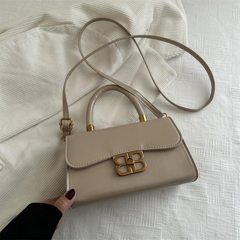 Simple Solid Color Gold Letter Buckle Decoration Women Casual Shoulder Bag For Ladies Urban Casual Outfits