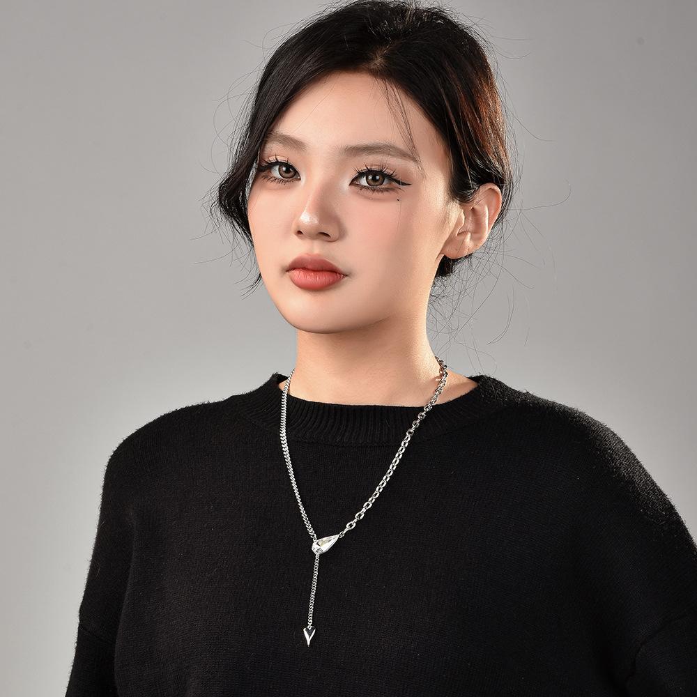 Water Drop Crystal Necklace Women'S Fashion Light Luxury Fringed Collarbone Chain Chain Splicing Personalized Sweater Chain Accessories Cool
