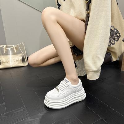 Платформенные белые женские осенние новые туфли, увеличивающие внутреннюю высоту, маффины, повседневные кеды, женские туфли-хлеб